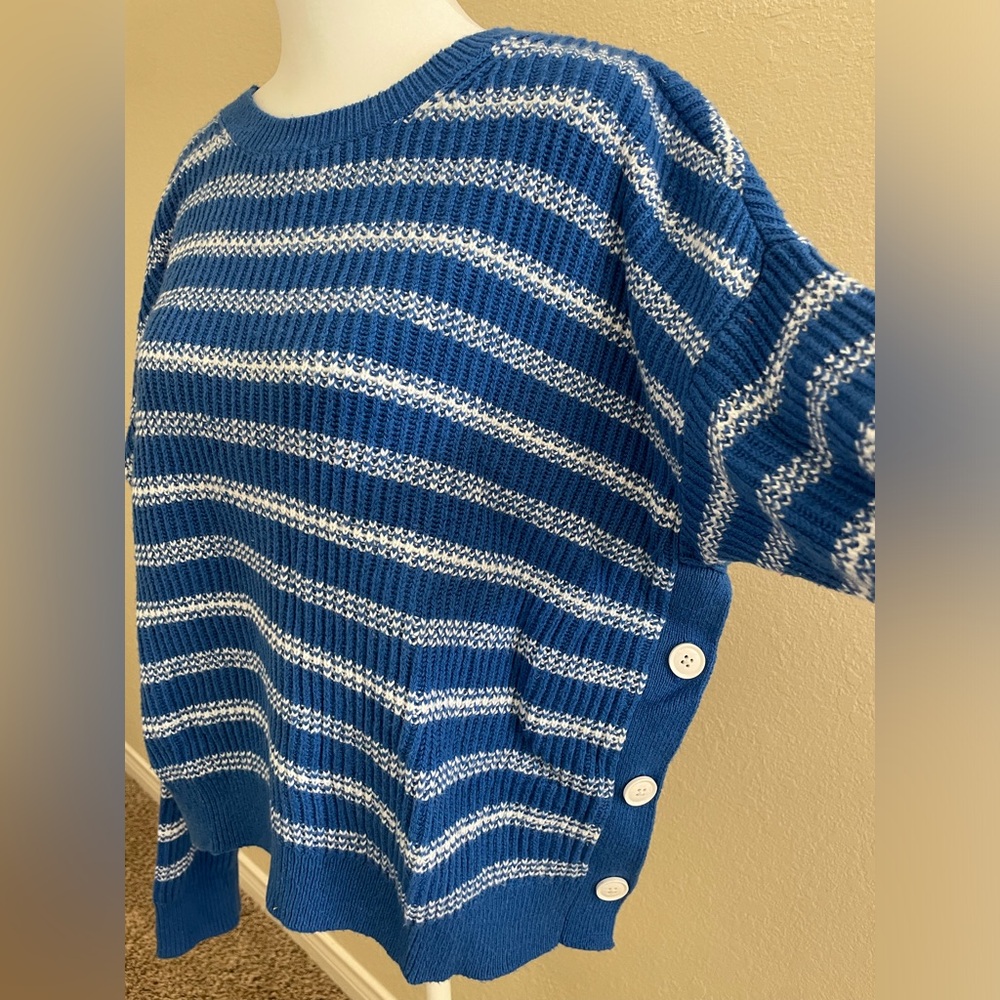 Super comfy Cabi slouch sweater size M.